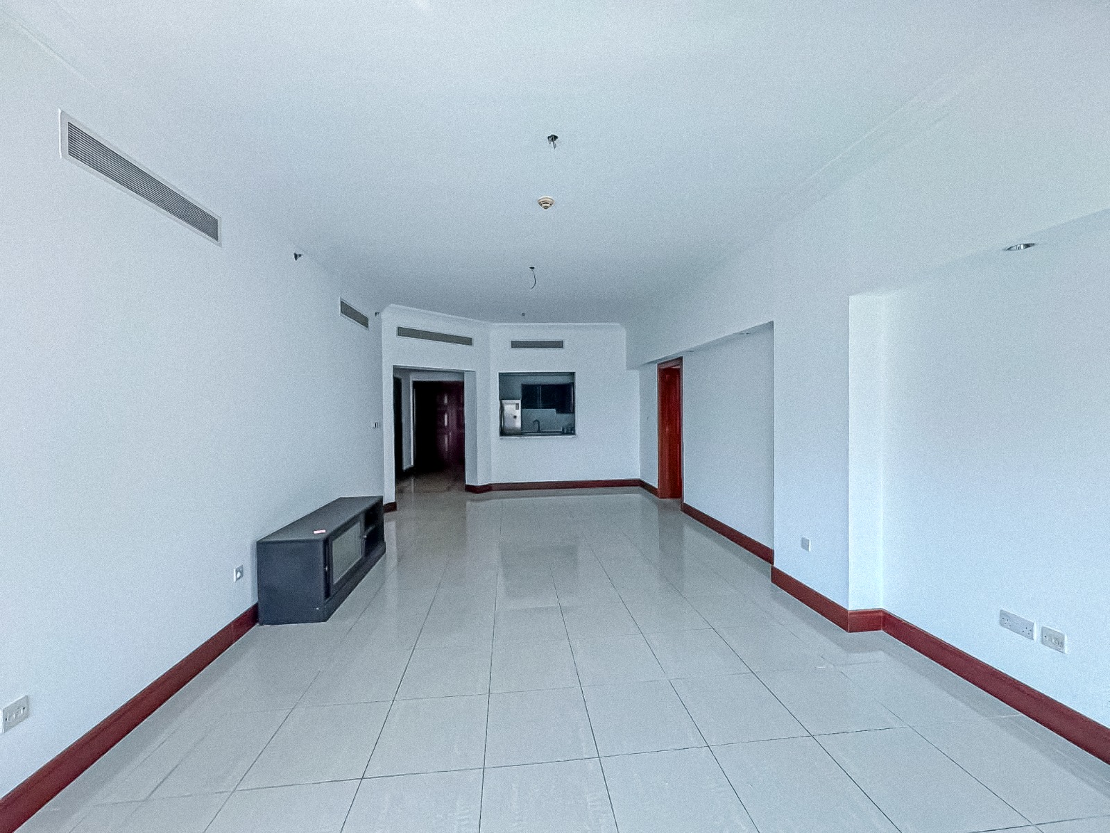 Beautiful Residence | Add Your Personal Style | Close to Beach & Mall
