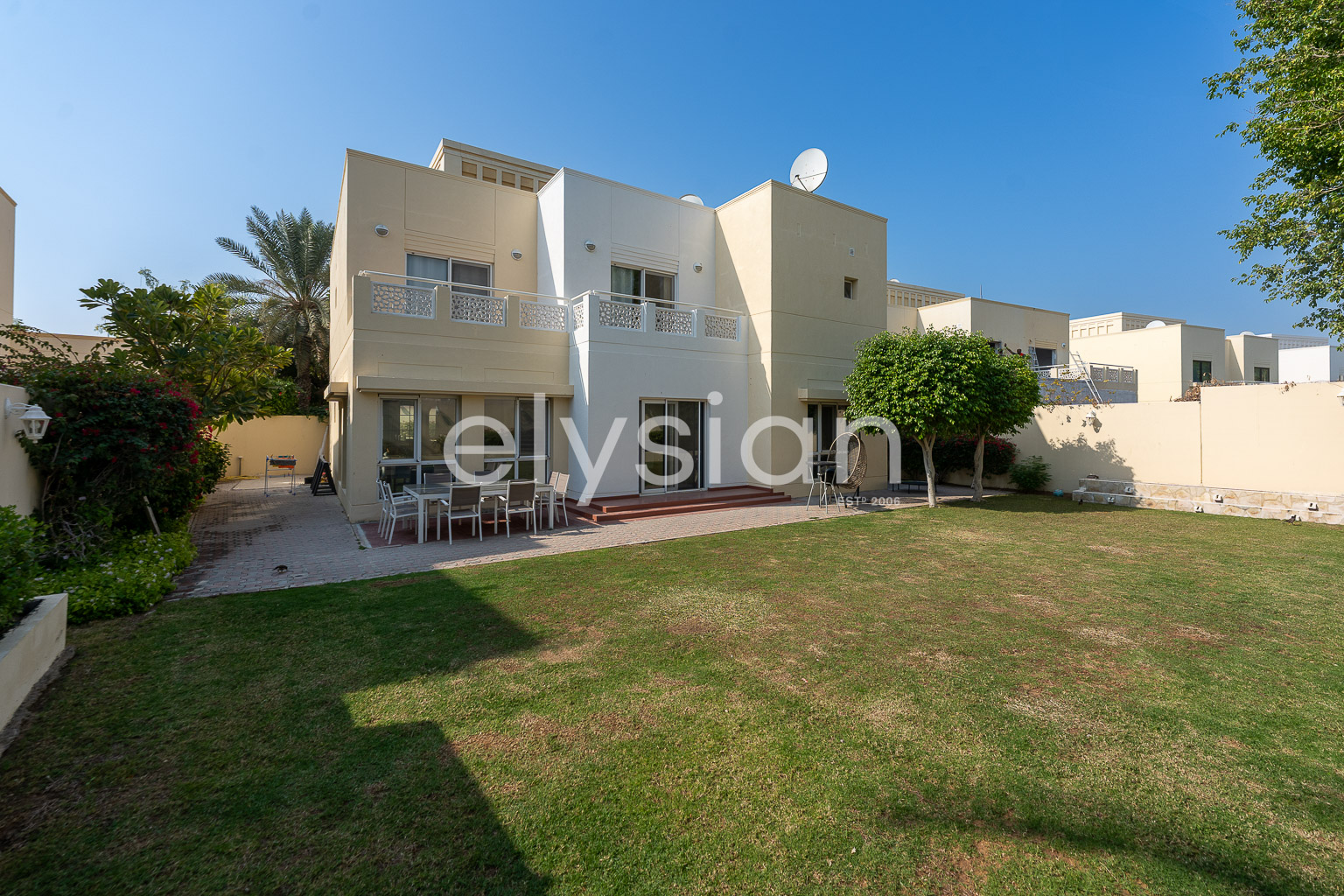Lake Facing | Prime location | 5 Beds