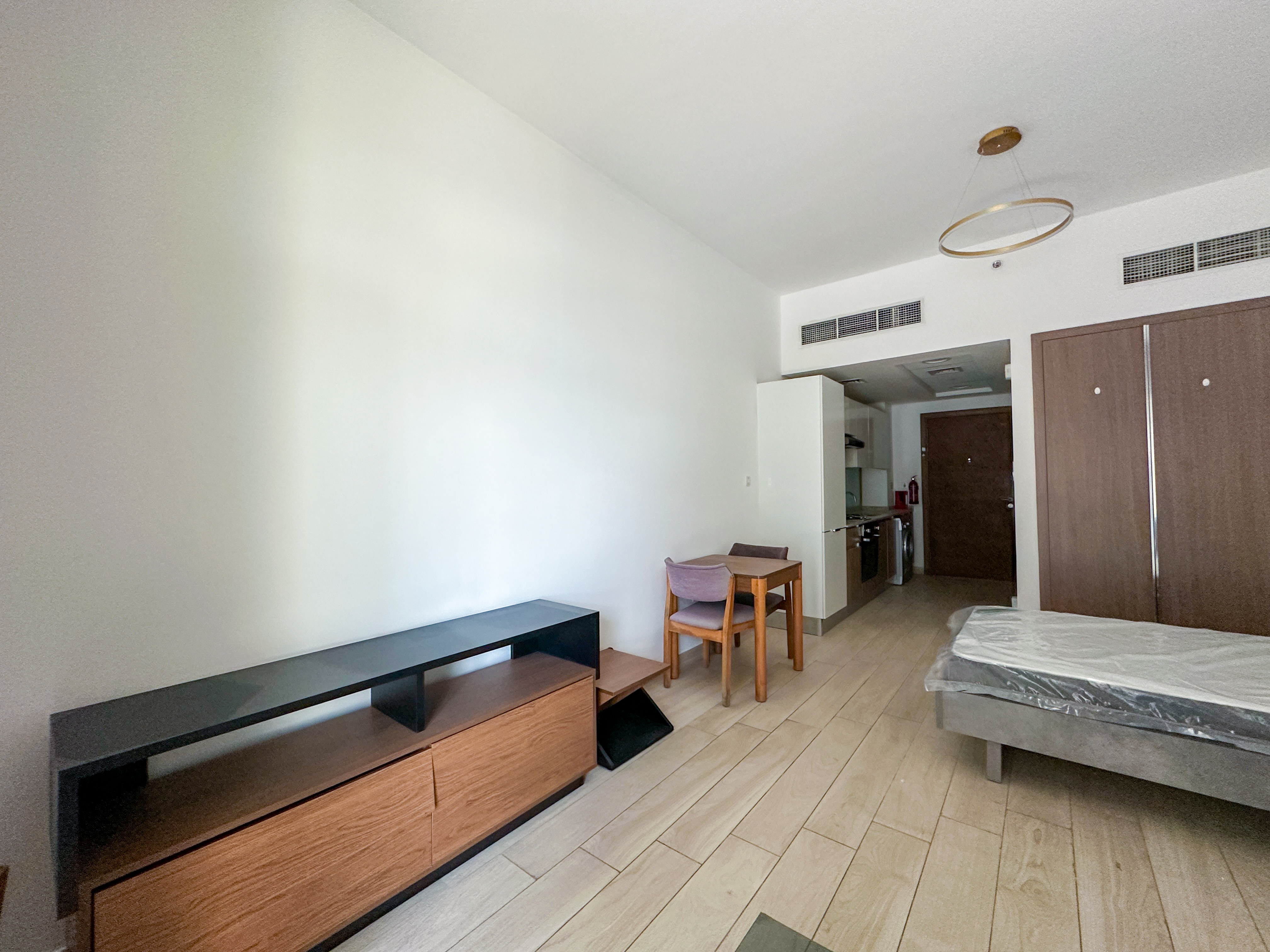Studio with balcony Al Jaddaf | Near Metro | canal view | Ideal for Airport & Business Bay Staff