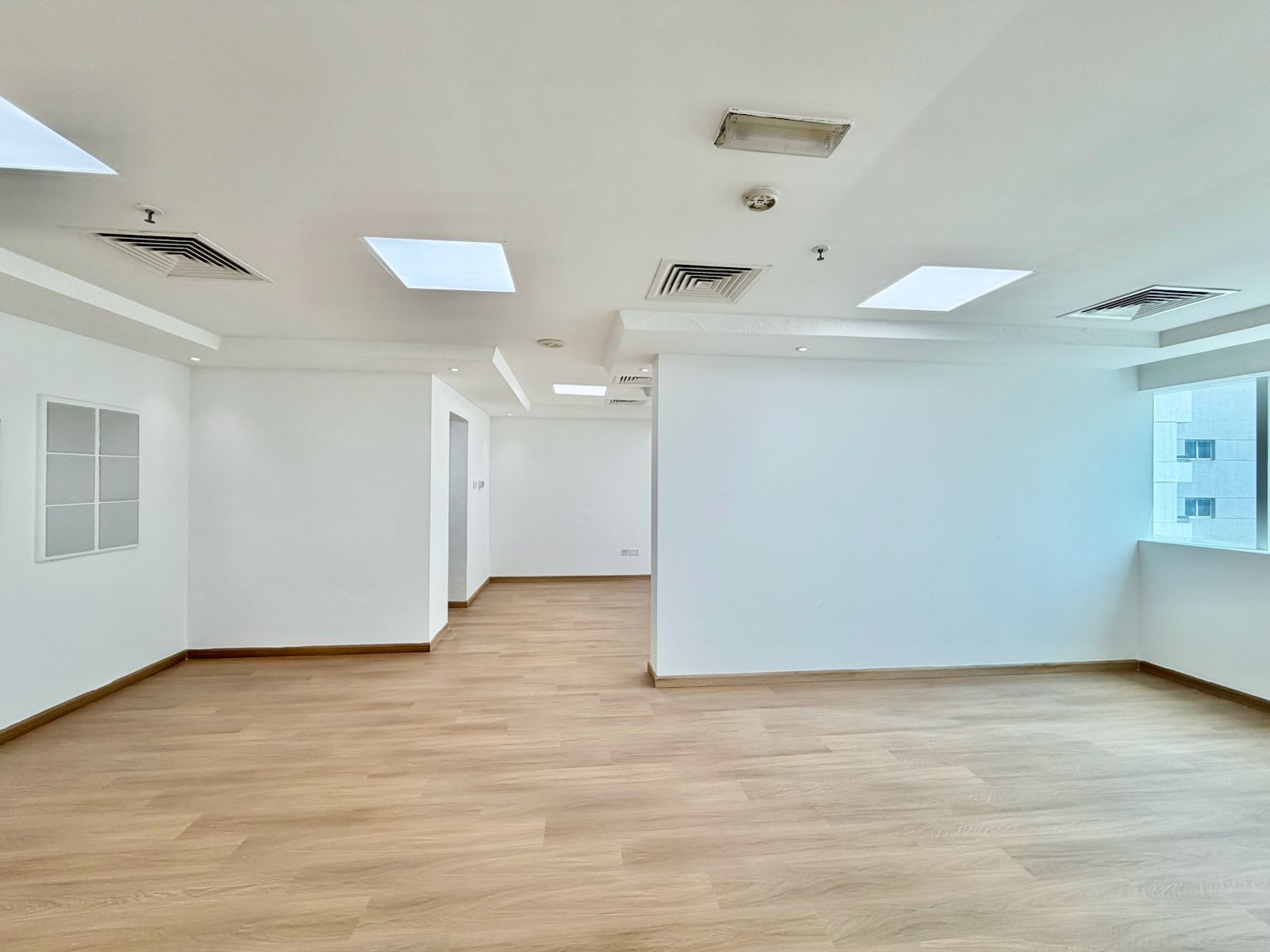 Near Mall of Emirates | Independent Fitted Office