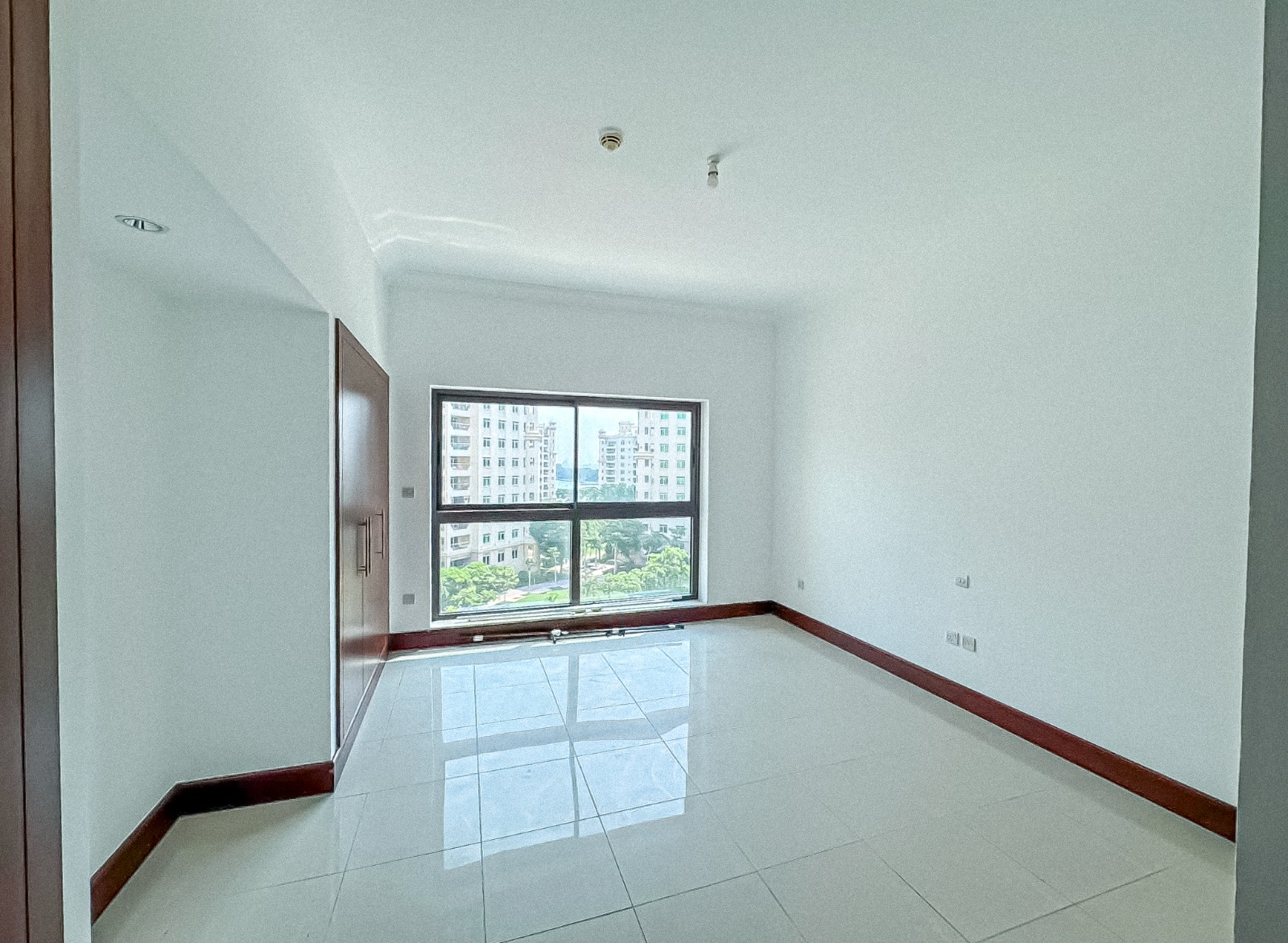 Beautiful Residence | Add Your Personal Style | Close to Beach & Mall