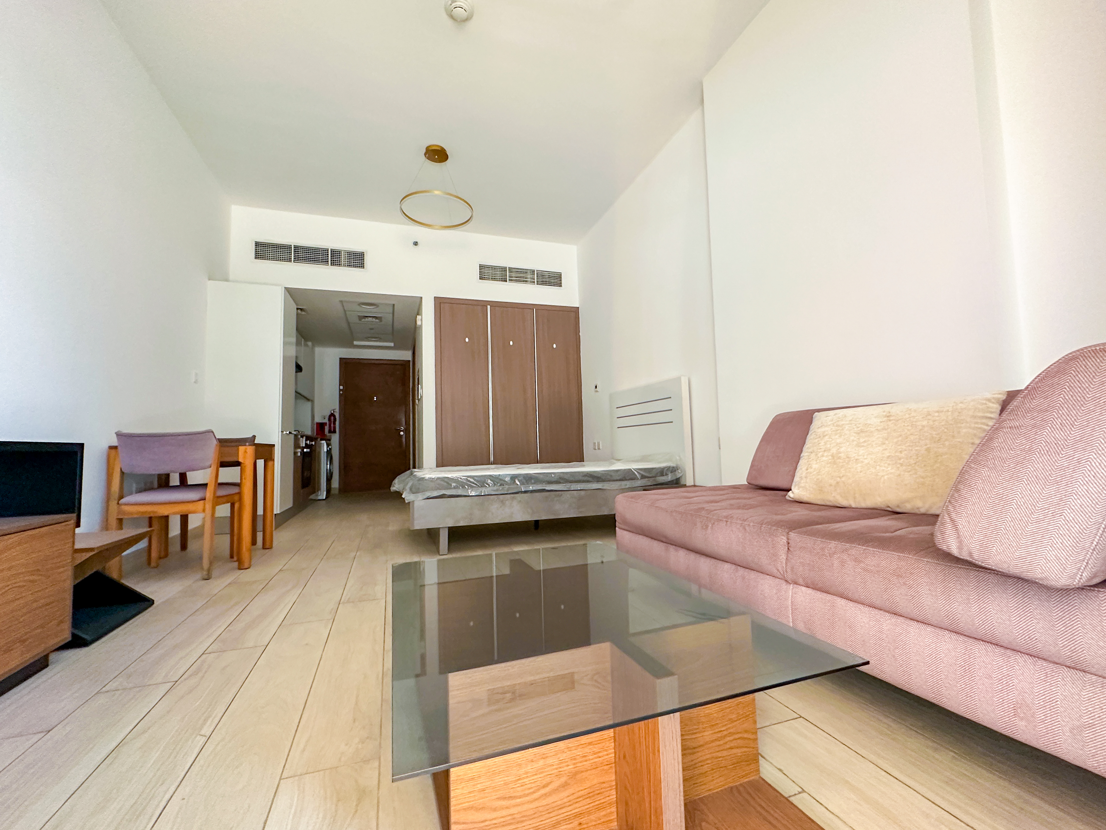 Studio with balcony Al Jaddaf | Near Metro | canal view | Ideal for Airport & Business Bay Staff