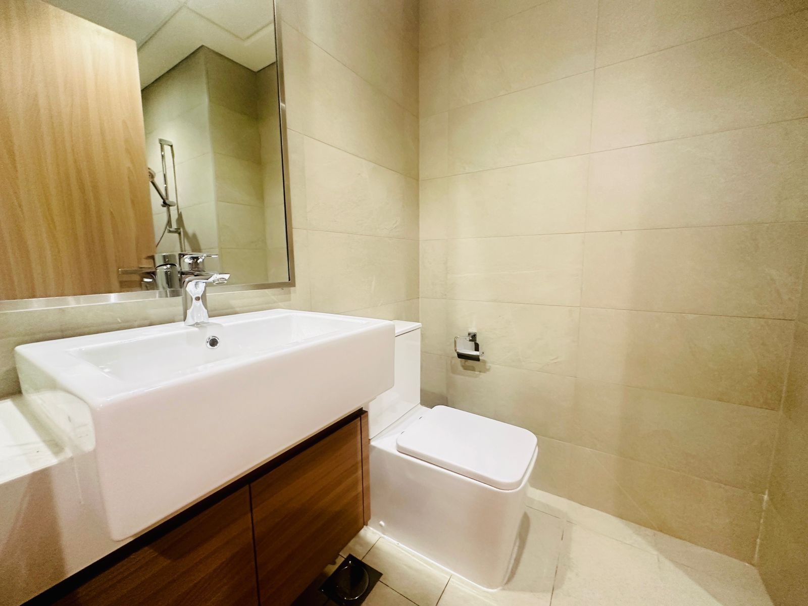 Bright and Spacious | High Floor | Ready to Move