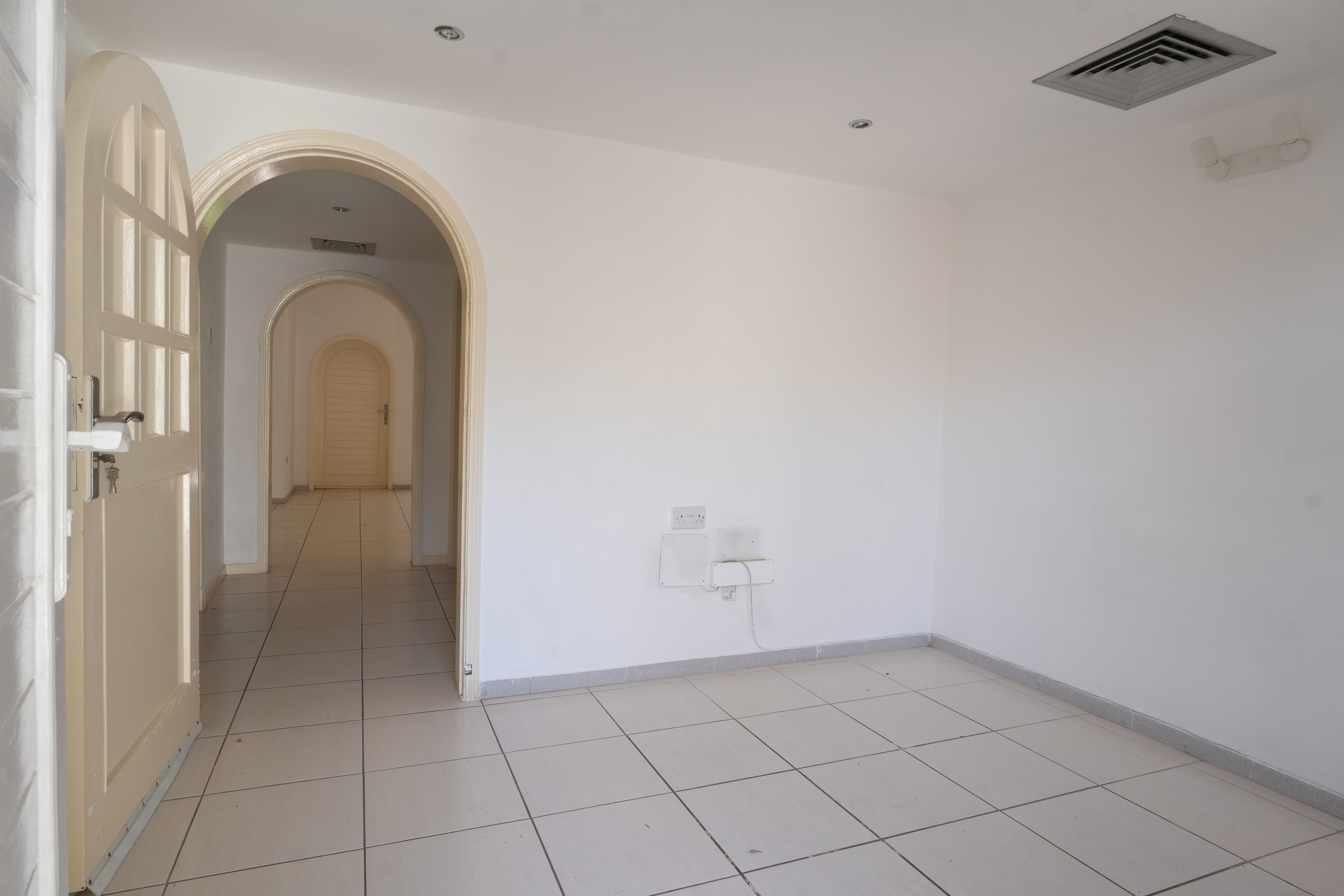 Spacious 4BR + Maid Villa | Gym | Pool | Ready to move | Jumeirah 3