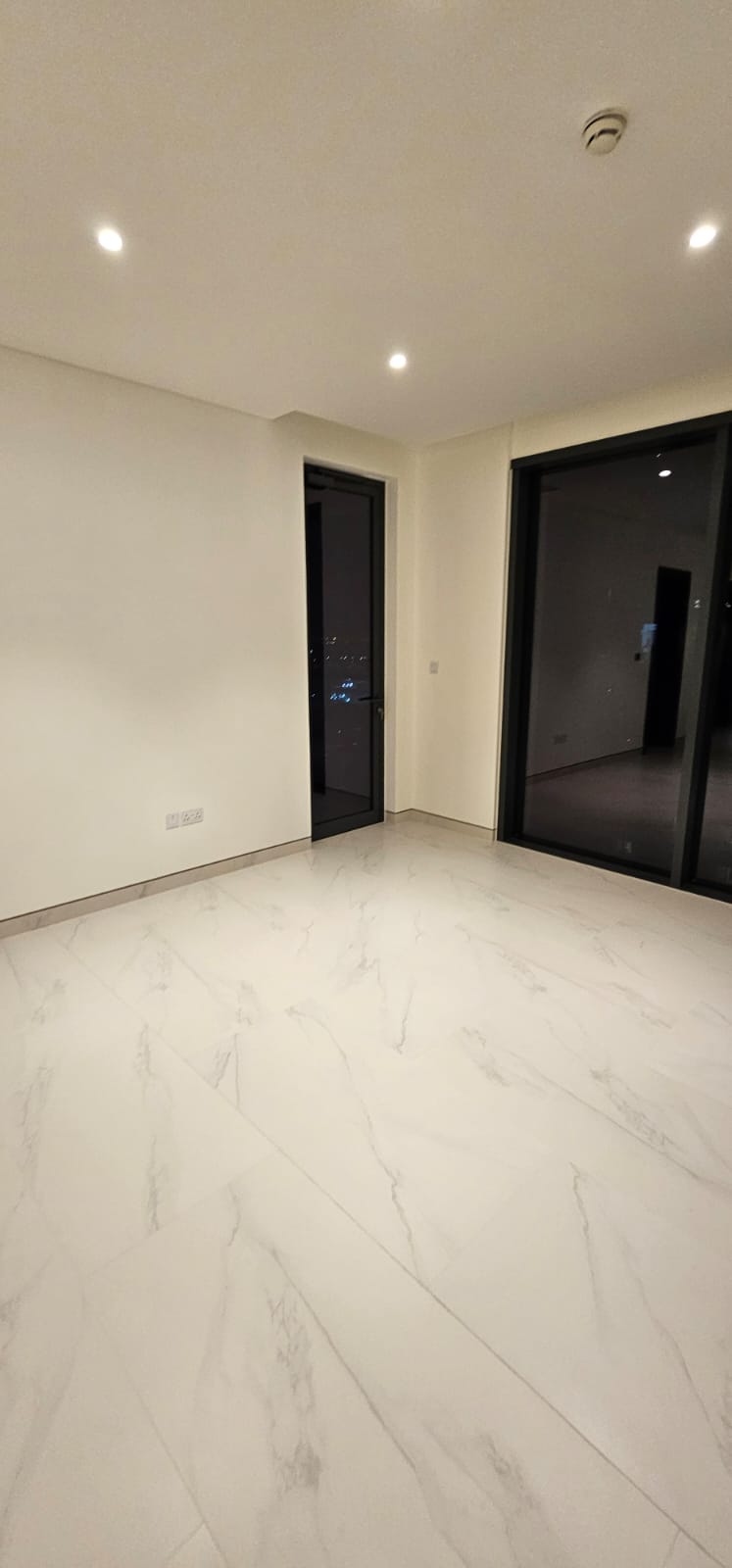 Bright and Spacious | High Floor | Ready to Move